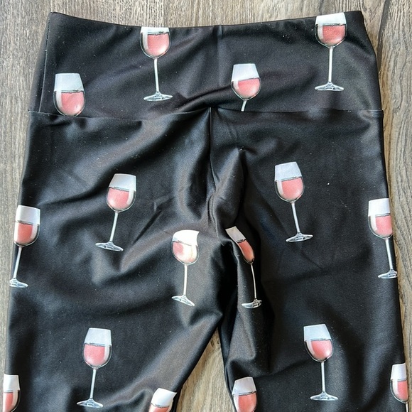Goldsheep Leggings Black Wine Glass Workout Leggings Size Small Cropped Rosé - Picture 8 of 9